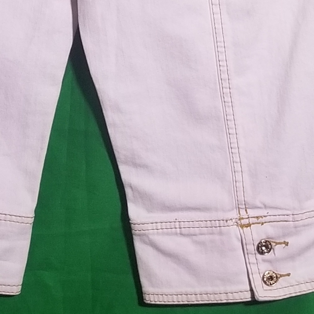 Shorts - Picture 4 of 8